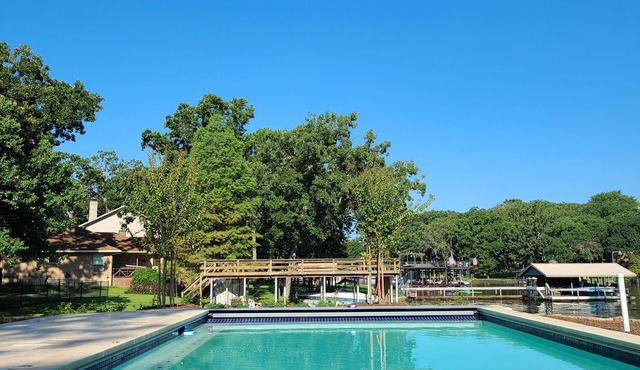Luxury Lakefront @ Cedar Creek. Private luxury heated pool and Hot Tub!