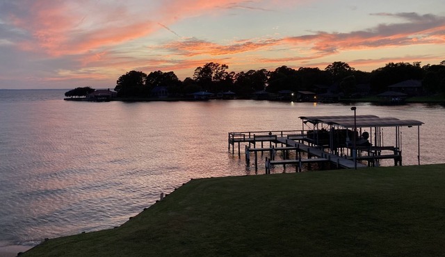 Luxury Lakefront Condo - A Private Paradise!