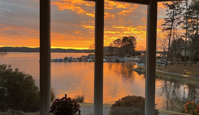 Luxury Lakefront Condo with Stunning Views and Resort Amenities. NEW LISTING