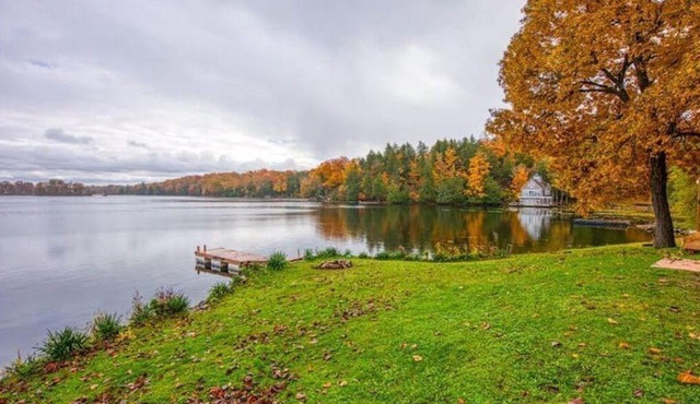 Luxury Lakefront Cottage