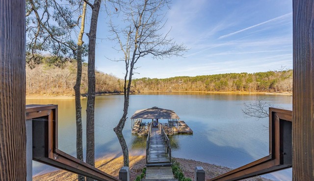 Luxury Lakefront Cottage w/Kayaks and SUPs