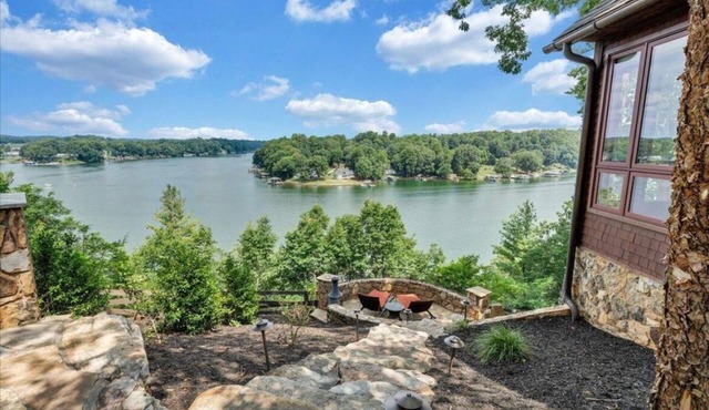 Luxury Lakefront Cottage with Private Boat Slip