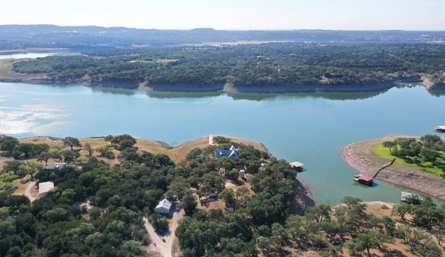 Luxury Lakefront Escape on Lake Travis