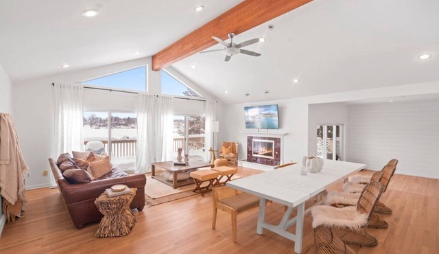 Luxury Lakefront Escape - 25 mins from Lake Geneva w/Boat Rental