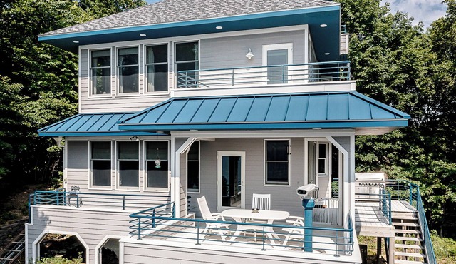 Luxury Lakefront Escape | 6 Bedrooms & Pet Friendly