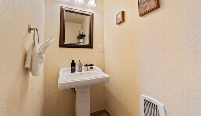 Luxury Lakefront Escape | Hot Tub & Private Dock