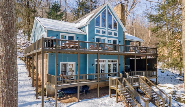 Luxury Lakefront Escape w/Sauna & Hot Tub