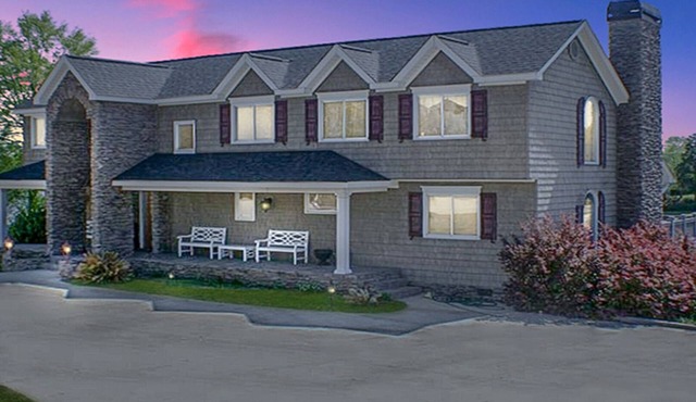 Luxury Lakefront Estate! 6BR 4.5BA, Private Dock,Ramp, Lakeside Firepit & More!