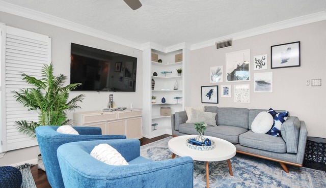 Luxury Lakefront - Game Room - 7 beds - Hot tub - Kayaks - Dock
