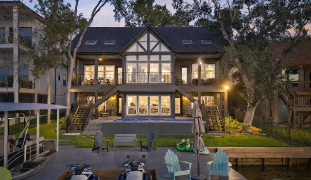 Luxury Lakefront: Gameroom, Pool, Spa, Amenities! Sleeps 16 - Family Friendly!