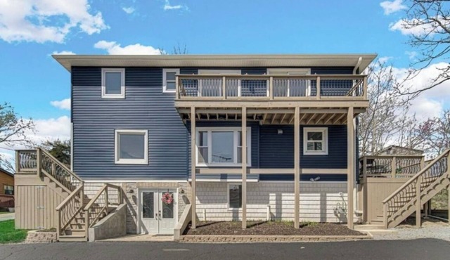 Luxury Lakefront Getaway Sleeps 18near Chicago Family Friendly