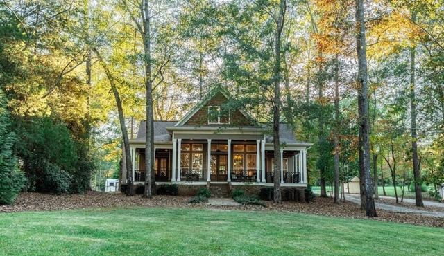 Luxury Lakefront Getaway on Beautiful Lake Sinclair