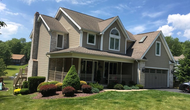 Luxury Lakefront Home: Private dock & outside entertainment areas in resort.