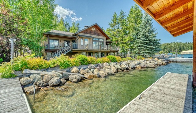 Luxury Lakefront Home on quiet street in Lakeside on Flathead lake!