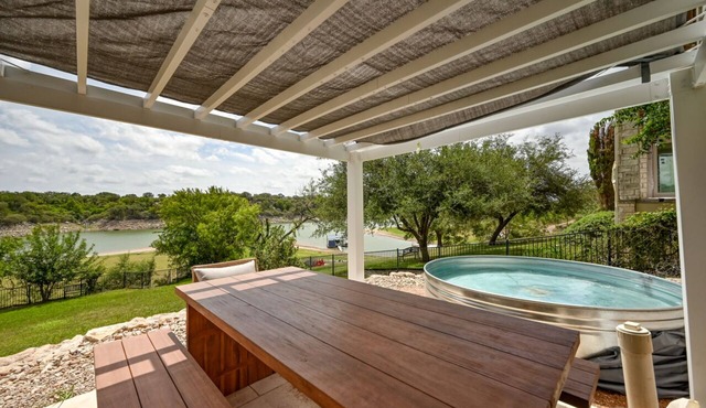 Luxury Lakefront Home-Private Dock - Dipping Pool!