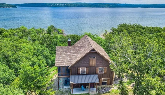 Luxury Lakefront Home w/Stunning Views, Steps to Lake and Private Cove