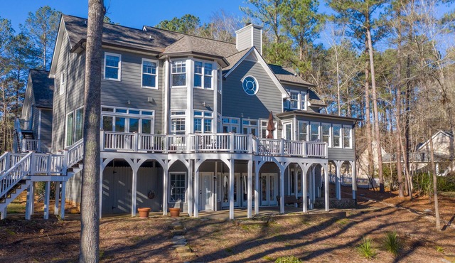 Luxury lakefront Lake Oconee retreat available for 31+ day stays