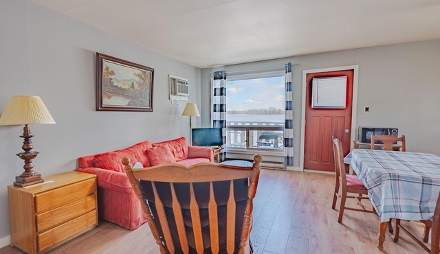 Luxury Lakefront Loft with Stunning Views