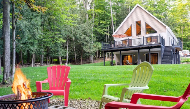 Luxury Lakefront Oasis