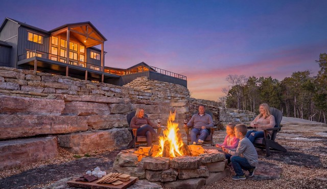 Luxury Lakefront! Private Pool, Hot Tub & Views