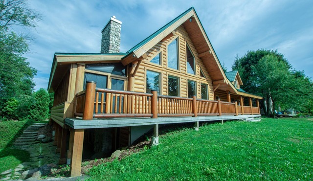Luxury Lakefront Property w/private beach