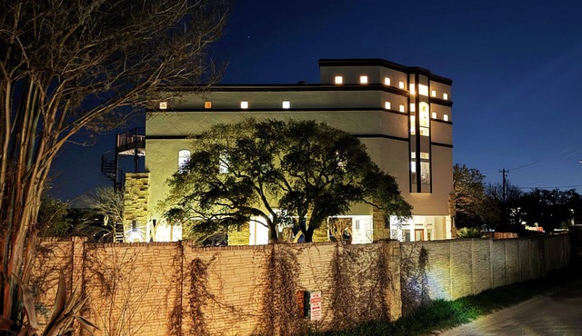 Luxury Lakefront Property and Wedding Venue