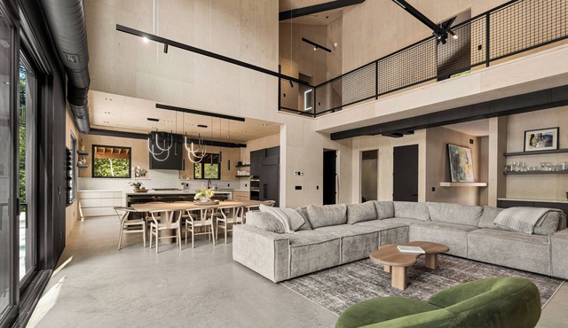 Luxury Lakefront Retreat on Peaceful Kahshe Lake