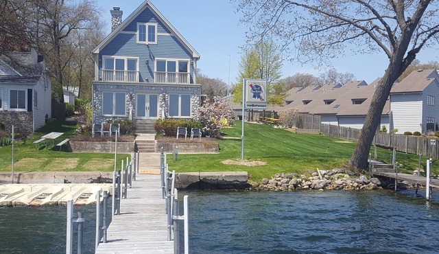 Luxury Lakefront Rental on Beautiful Delavan Lake