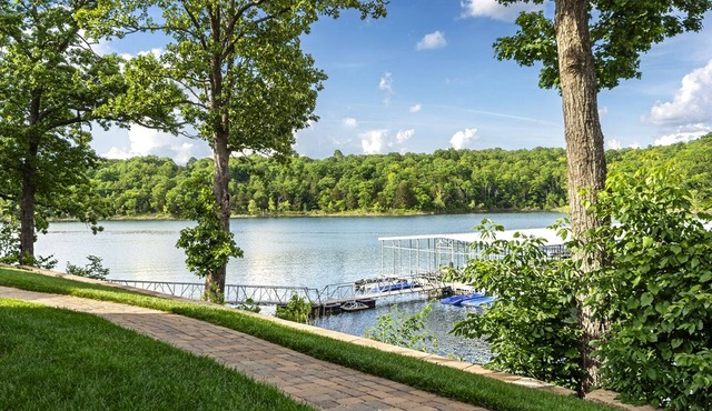 Luxury Lakefront Resort Chalet 4~2 Pools~FREE Amenities~Dock~MiniGolf~Waterslide