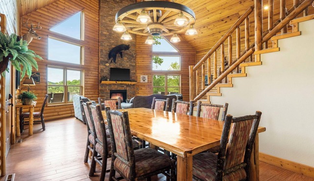 Luxury Lakefront Resort Chalet 8~2 Pools~FREE Amenities~Dock~Kayaks~Waterslide