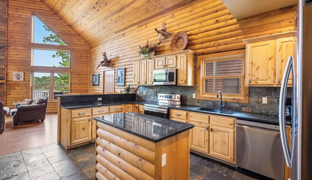 Luxury Lakefront Resort Chalet | 2 Pools | FREE Amenities | Dock | MiniGolf | Waterslide