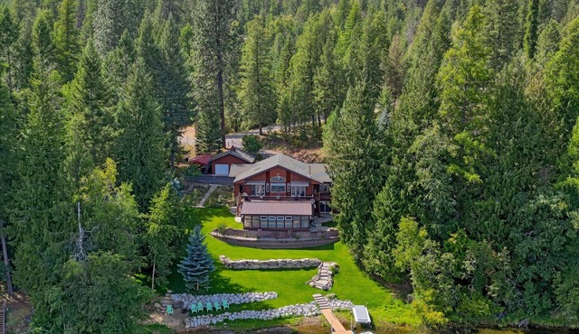 Luxury Lakefront Retreat