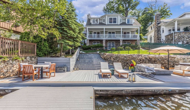 Luxury Lakefront Retreat - 1hr from NYC - Huge Lake