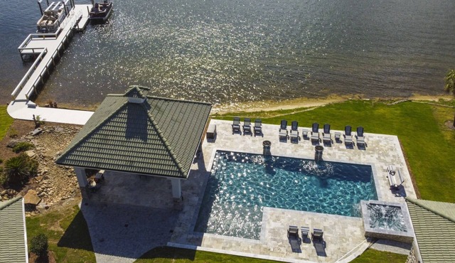 Luxury Lakefront Retreat Private Dock & Stunning Views!