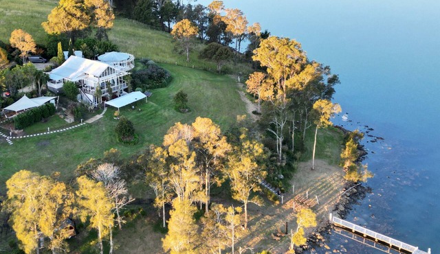 Luxury lakefront Suite & Barn