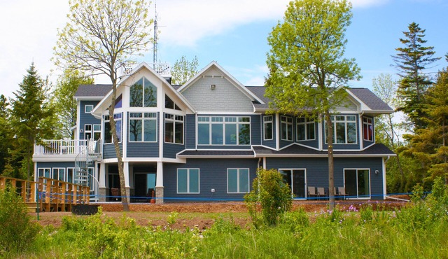 Luxury lakefront home - 6 BRs, kids, pets, EVs, elevator - family celebrations