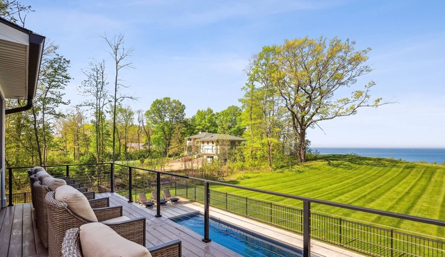 Luxury Lakefront Private Pool House, Hot Tub