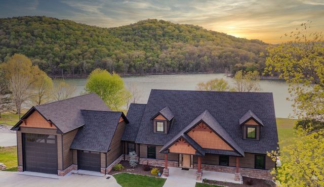 Luxury Lakefront 6 Bedroom Dream Home on Tablerock Lake