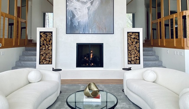 Luxury Lakefront Home-Heated Pool, Fireplace & Hot Tub