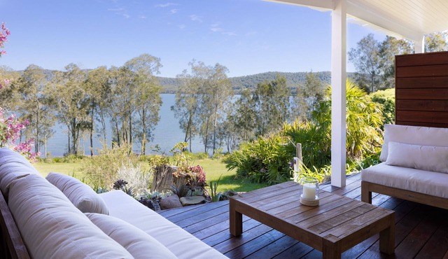 Luxury Lakefront Villa 2 bedroom