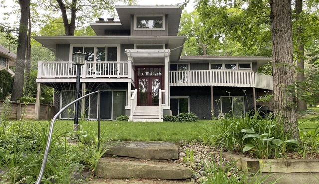 Luxury Lakefront Villa on All-Sports Lake in Irish Hills