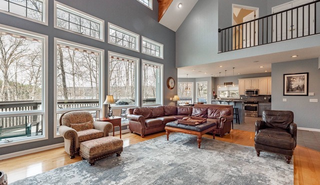 Luxury Lakefront w/Hot Tub & Rec Room