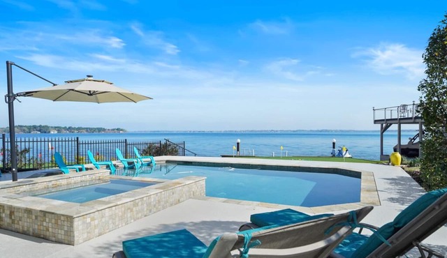 Luxury Lakefront with Spectacular Pool, Spa & Putting Green! Fully Remodeled!