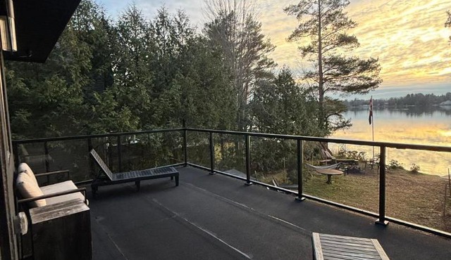 Luxury Lakefront with Sauna & EV