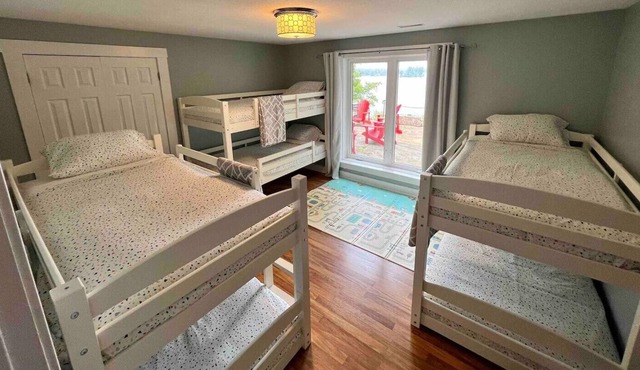 Luxury LakeHouse: Hottub, Sauna, GameRoom, Fishing