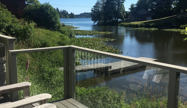 Luxury Lakehouse on Devils Lake with lake access just 5 min. to the beach!