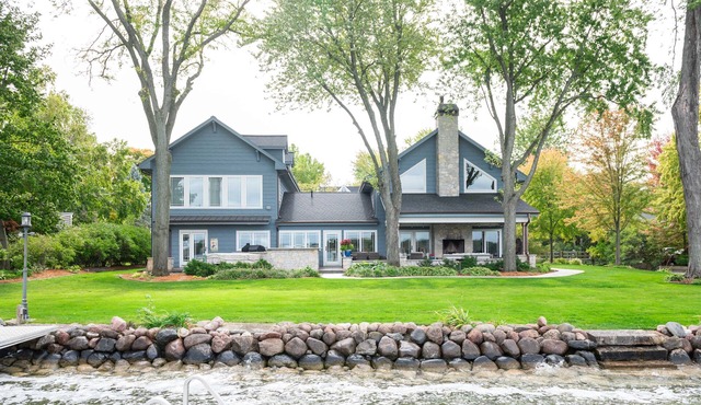 Luxury Lakehouse on Lac La Belle with pier Oconomowoc