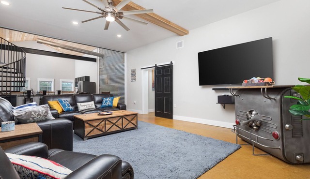 Luxury Lakehouse Private Group Getaway For The Whole Family