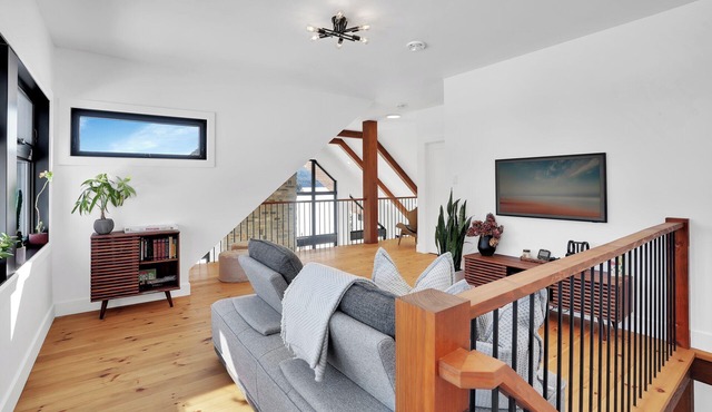 Luxury Lakehouse with Panoramic lake views