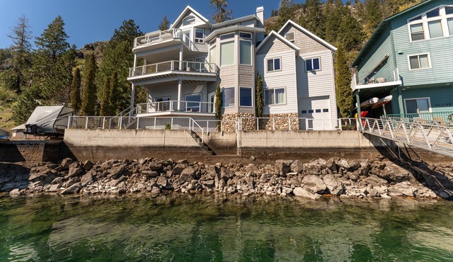 Luxury Lakeside Boater's Paradise